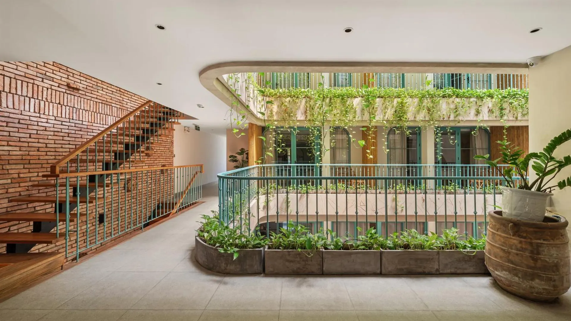 *** Hotel Serenity Retreat Da Nang Vietnam