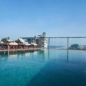 Sofiana My Khe & Spa- Rooftop Pool Bar דה נאנג